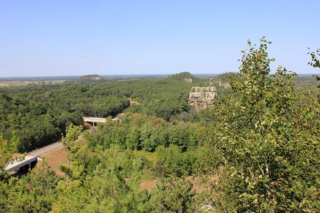 Mill Bluff State Park