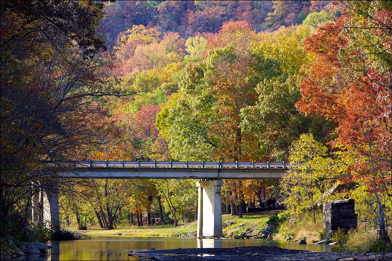 Devil's Den Campground