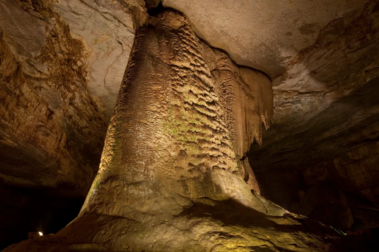 Cathedral Caverns State Park