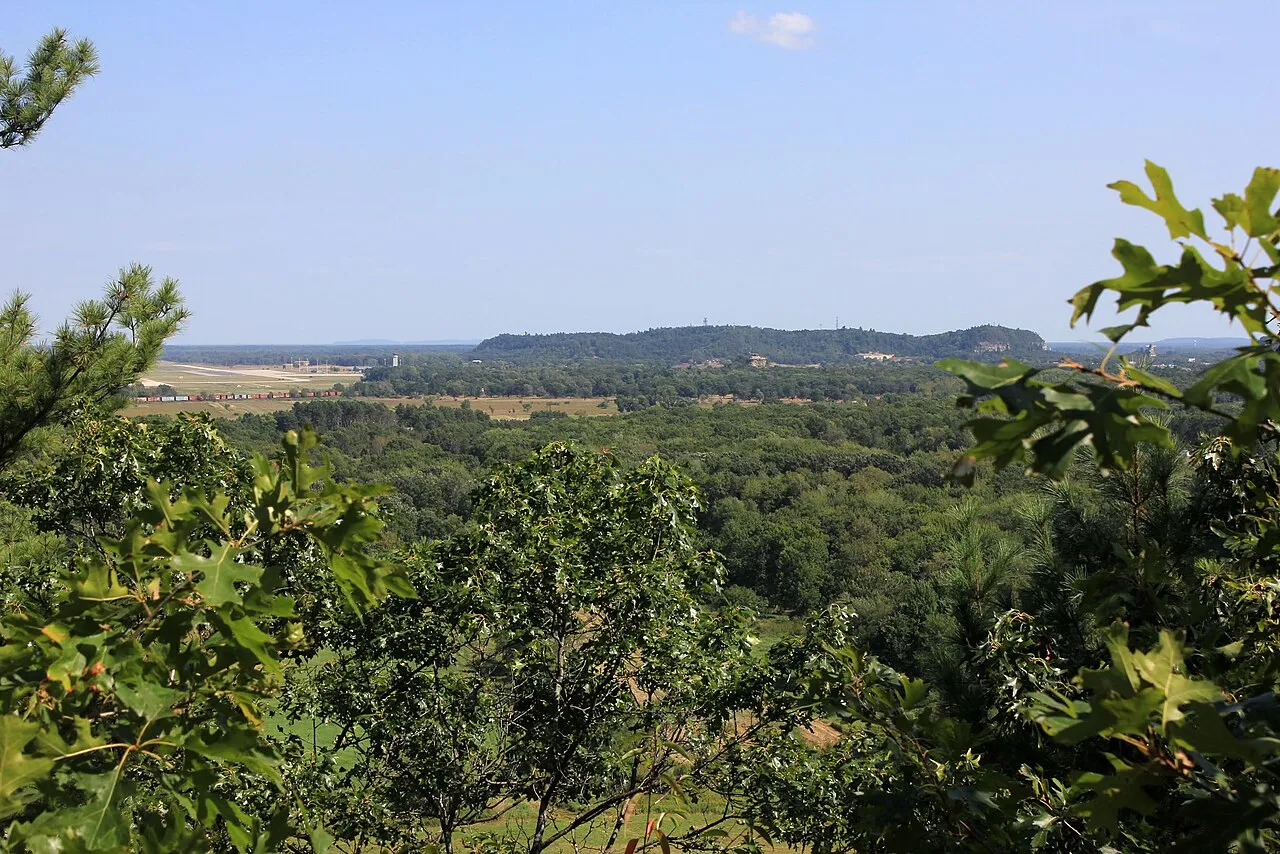 Mill Bluff State Park
