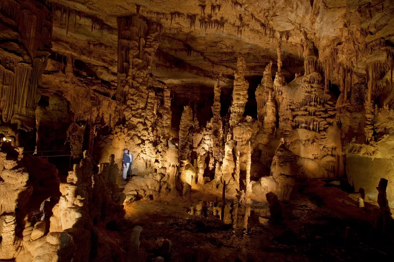 Cathedral Caverns State Park