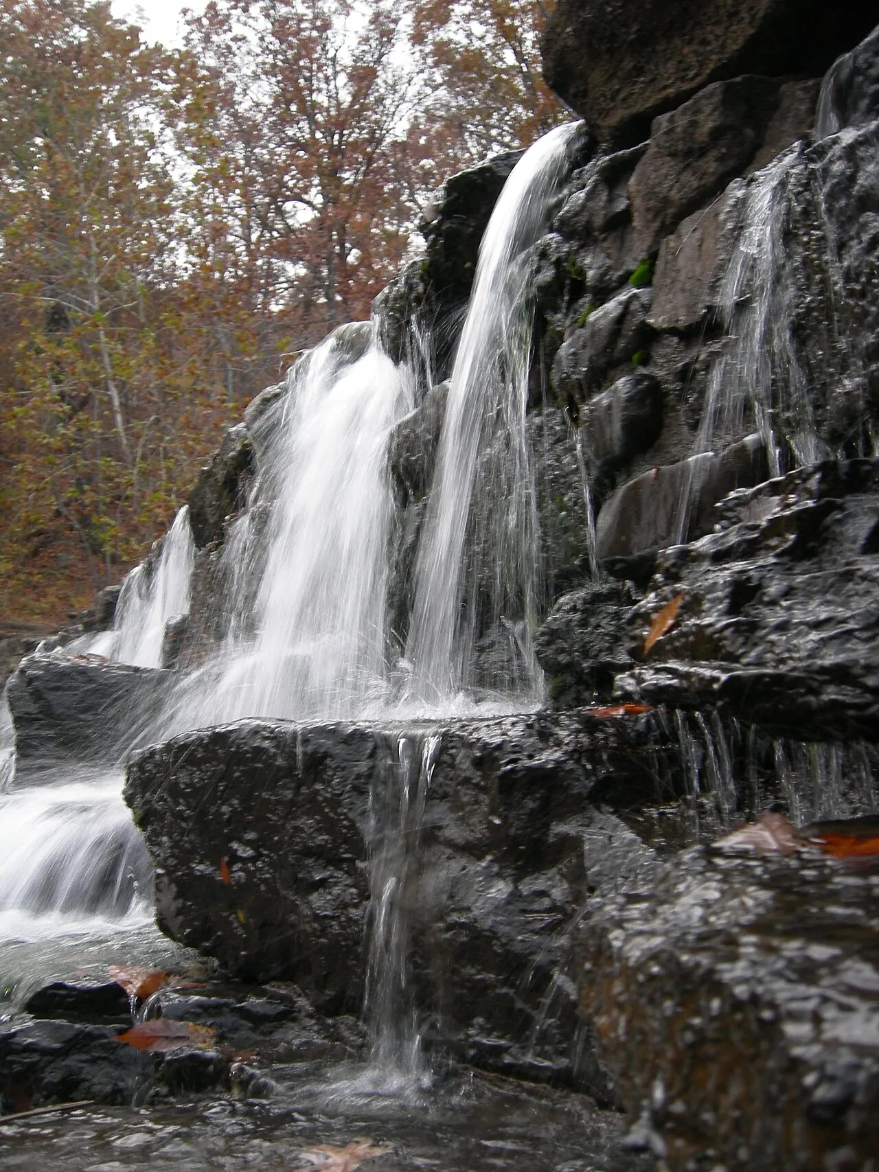 Devil's Den Campground