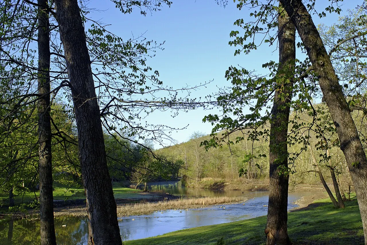 Devil's Den Campground