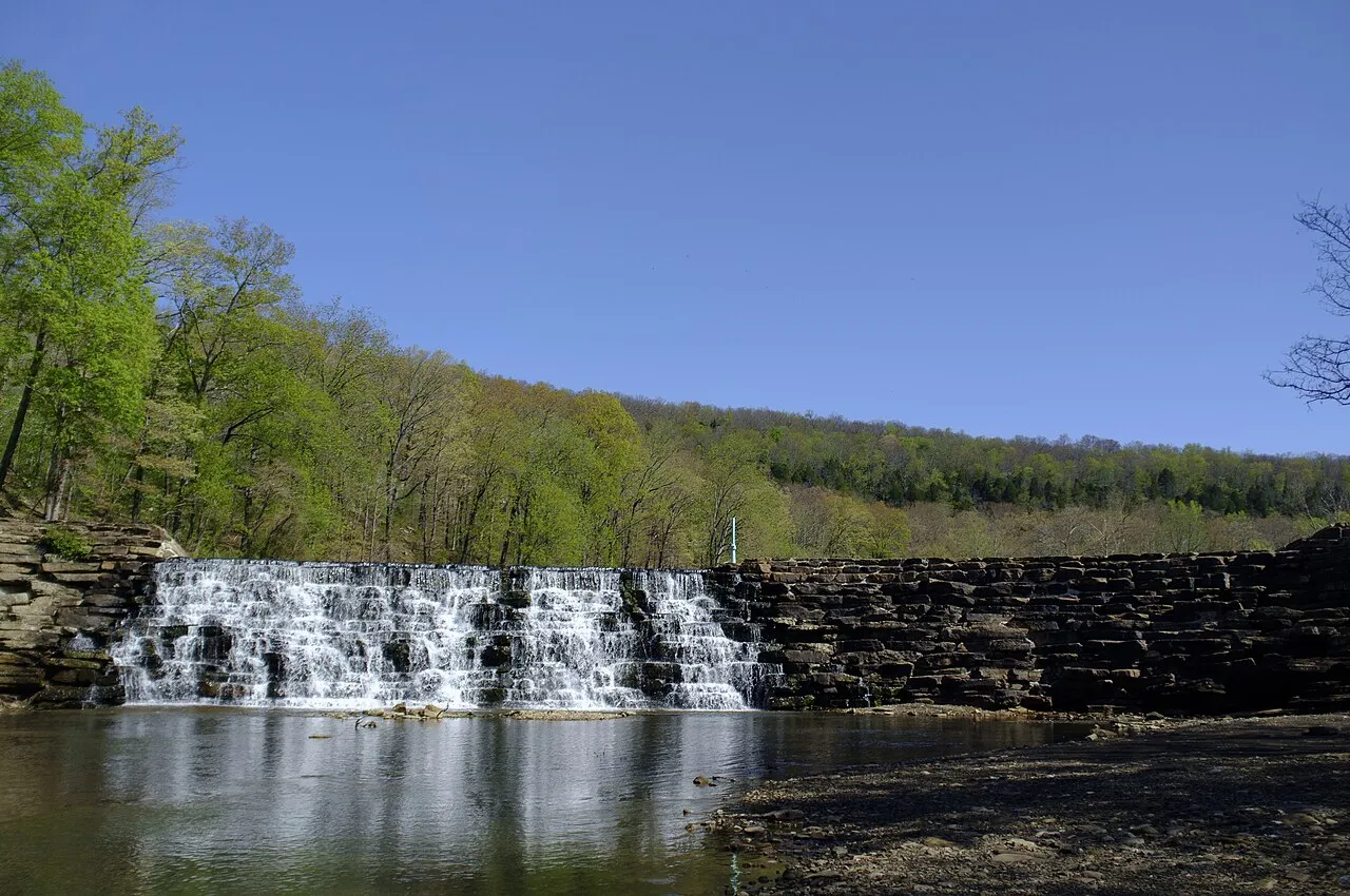 Devil's Den Campground