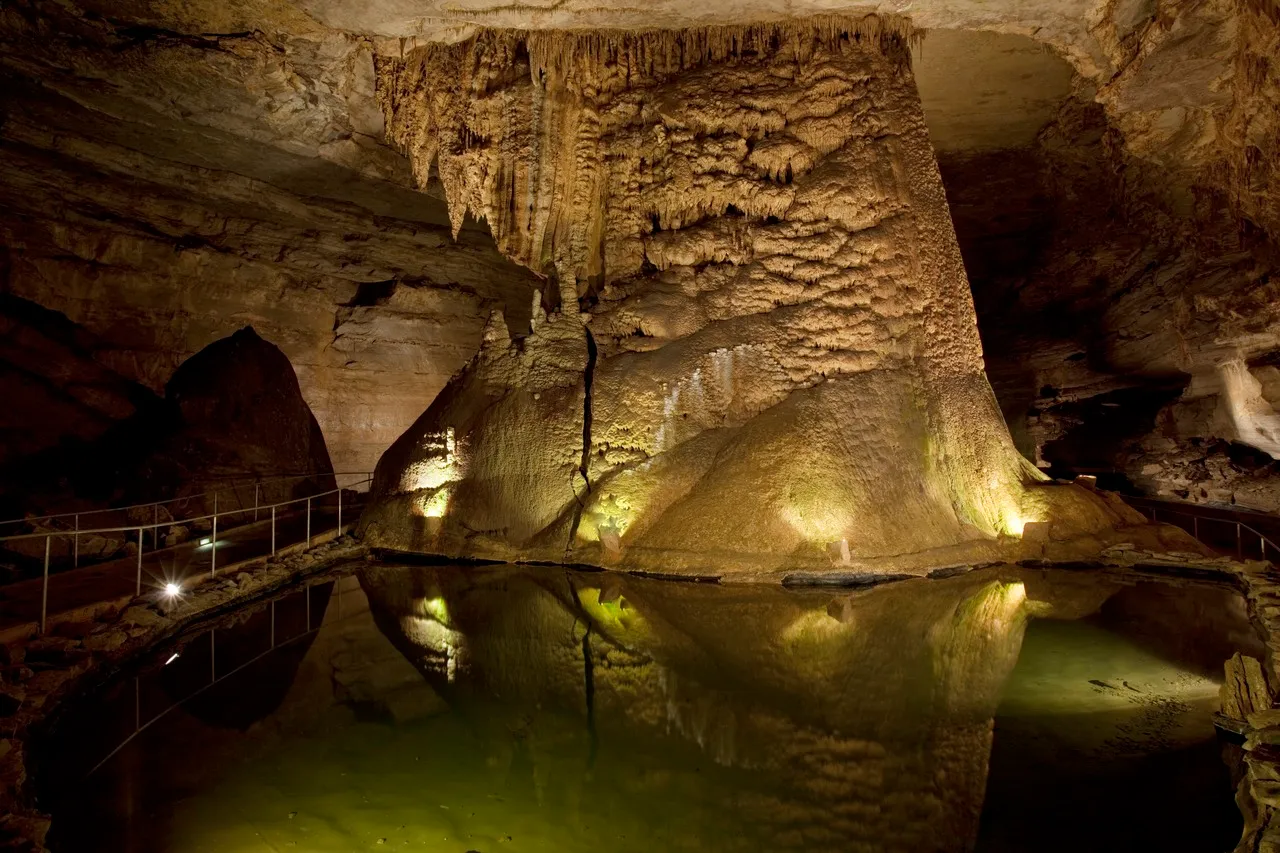 Cathedral Caverns State Park