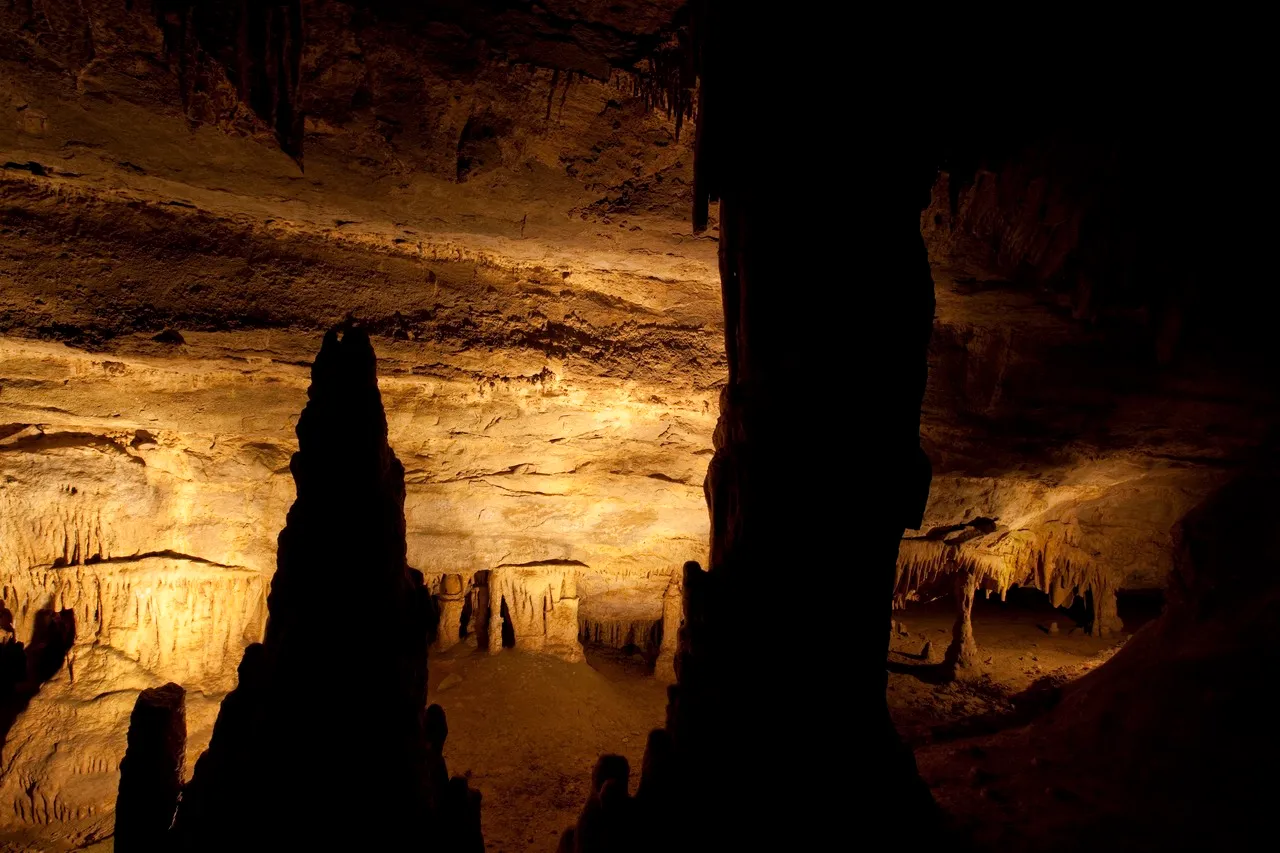 Cathedral Caverns State Park