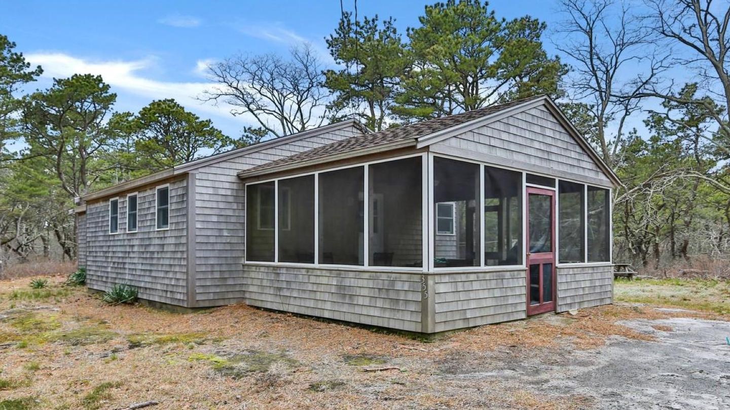 Le Count Beach  House