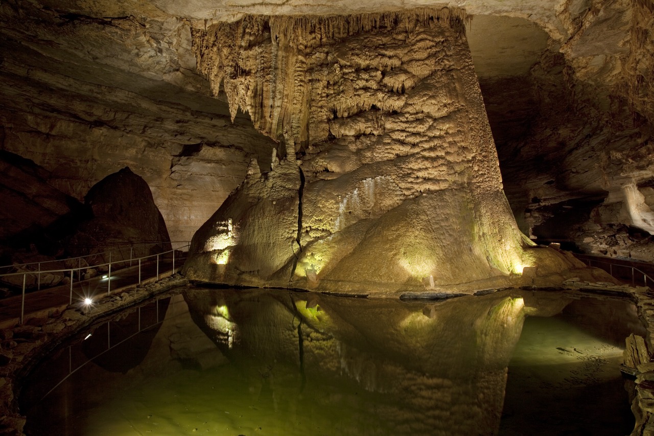 Cathedral Caverns State Park