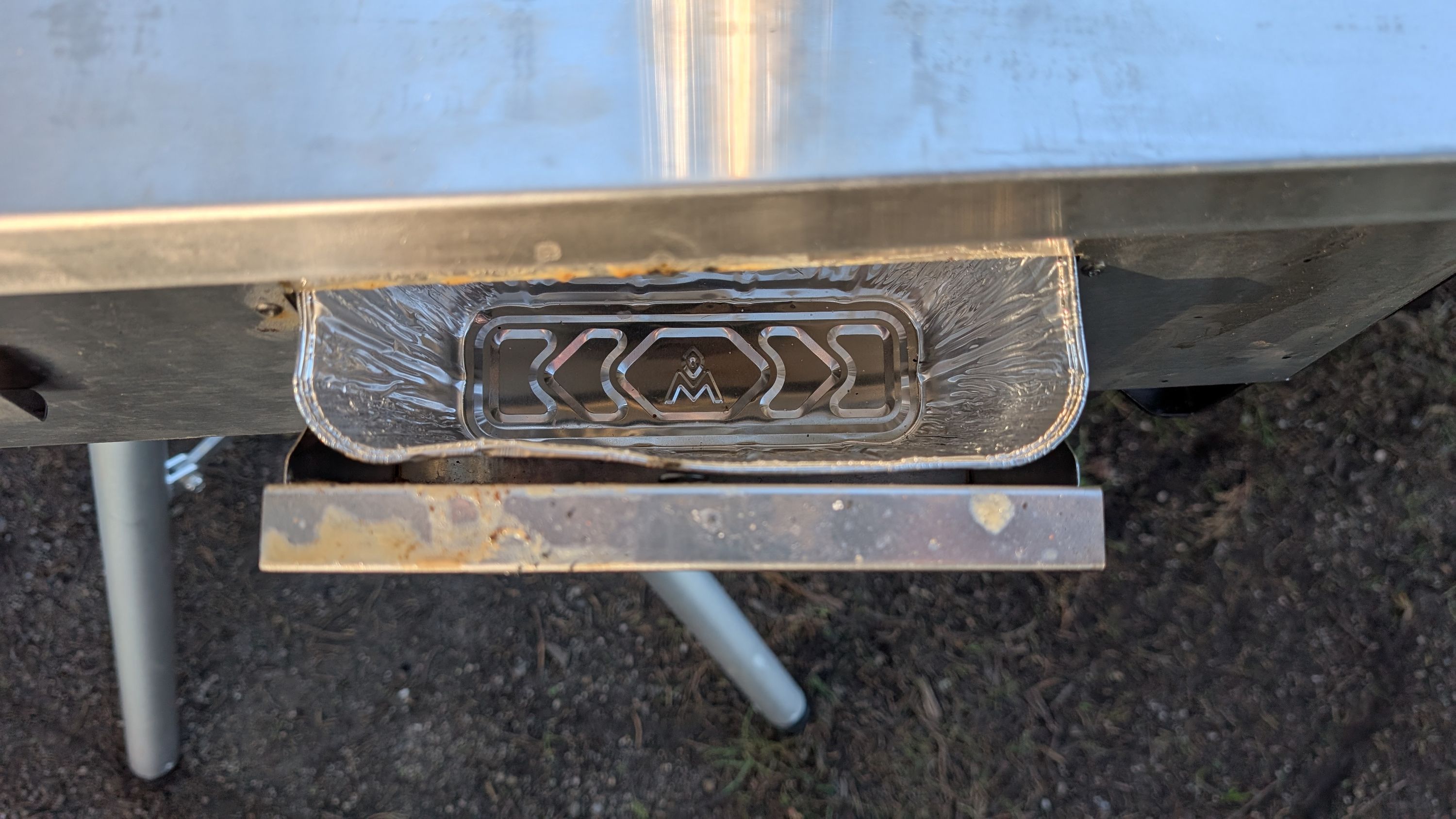 Photo of Magma branded grease tray with disposable foil liner inserted