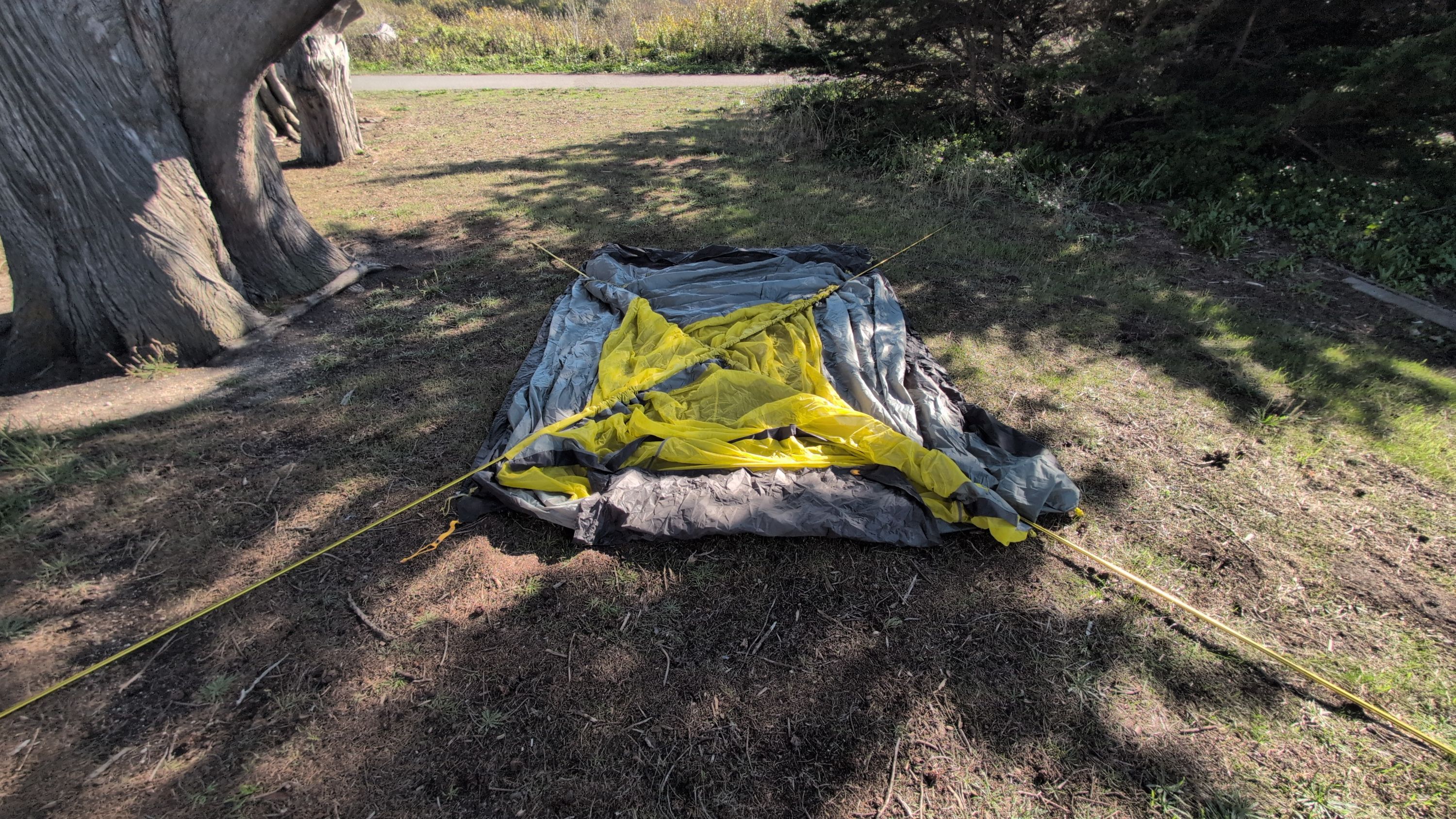 Photo showing both yellow poles threaded in an X pattern